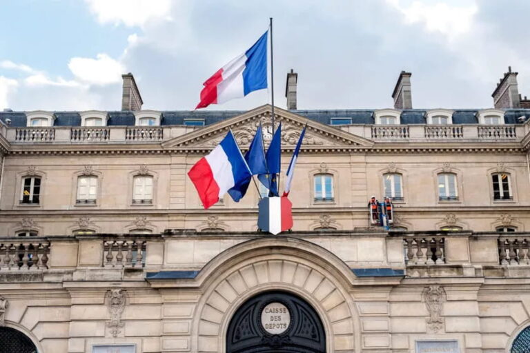 2 Siège de la Caisse des dépôts et consignations à Paris