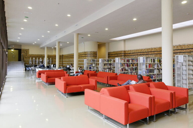 4 Bibliothèque universitaire à Paris